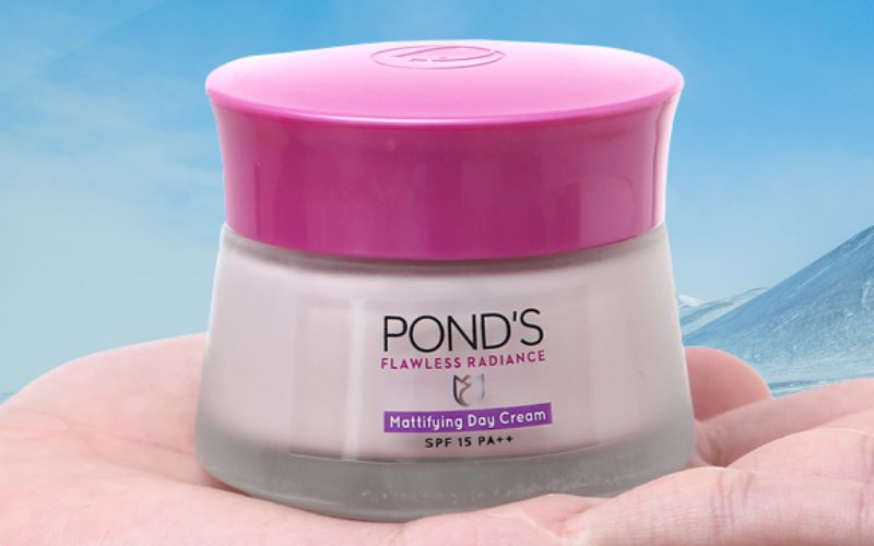 Lựa chọn chỗ mua kem dưỡng da ban ngày Pond’s Mattifying Day Cream uy tín