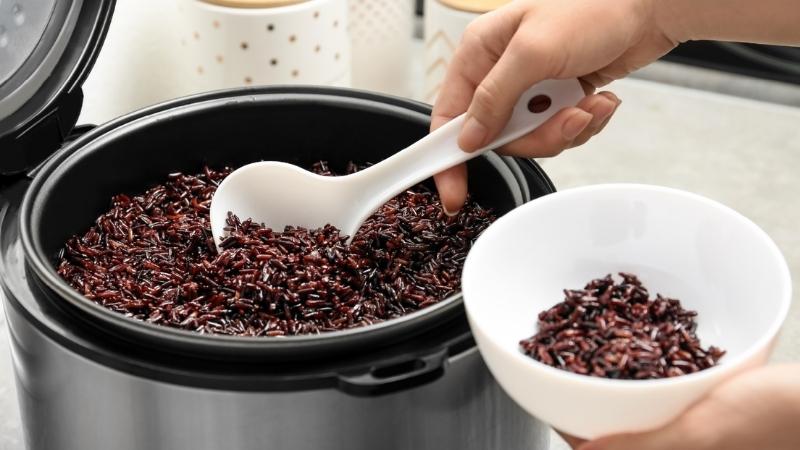 Cách nấu gạo lứt tím than
