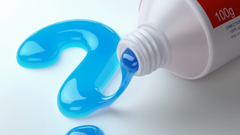 Fluor có trong kem đánh răng, nước sinh hoạt hoặc các loại thực phẩm.