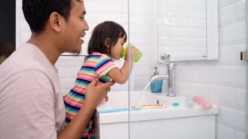 Súc miệng kỹ sau khi đánh răng