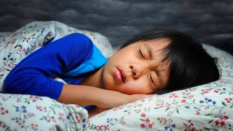 Cách làm dịu trẻ sau cơn ác mộng