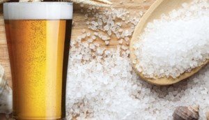 Bia kết hợp với muối giúp vệ sinh nhà cửa nhanh chóng, hiệu quả