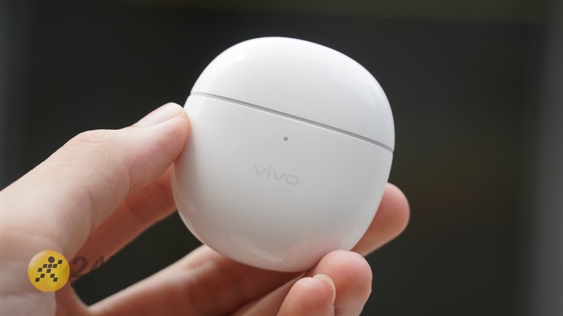 Vivo TWS Air có thiết kế hộp sạc hình con nhộng cực gọn nhẹ, cầm tay thoải mái