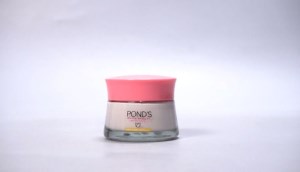 Review kem dưỡng da ban ngày Pond's White Beauty Super Cream