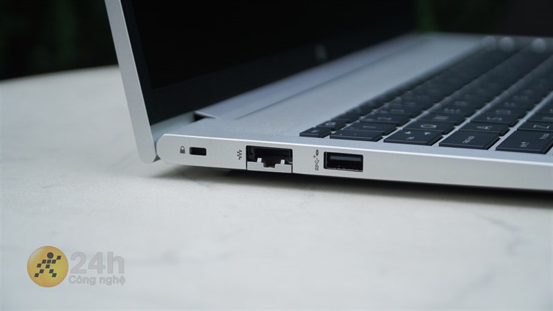 Cạnh trái của HP Probook 450 G9.