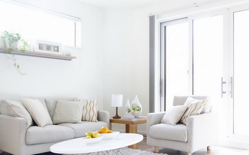 Sơn tường màu sáng ở vị trí gần cửa ra vào