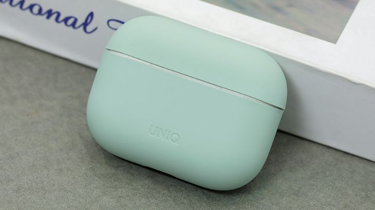 Túi đựng AirPods Pro UniQ Silicone Lino Hybrid Xanh mint dễ dàng chùi rửa khi làm từ silicone