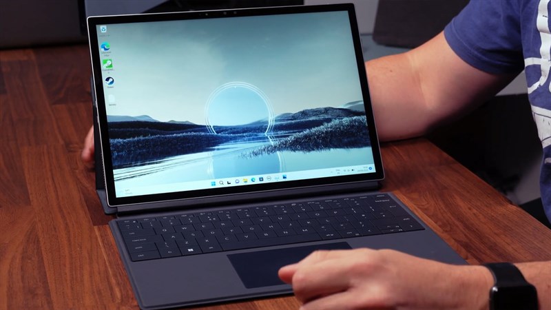 Dell XPS 13 2-in-1 2022 được trang bị màn hình IPS với độ phân giải 3K cùng những tính năng ấn tượng