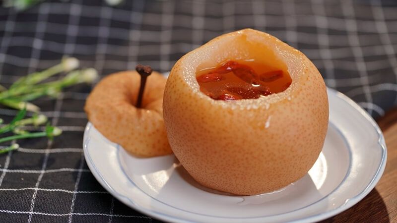 Lê hấp đường phèn: Trị ho tiêu đờm