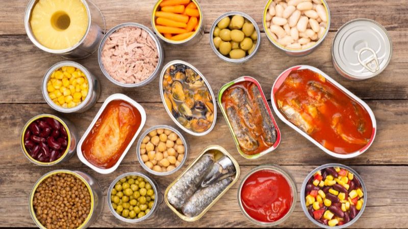 Thực phẩm chế biến sẵn là một trong những thực phẩm mà bệnh nhân gout nên tránh 