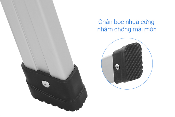 Thang nhôm ghế 4 bậc Sumo ADS-604 có chân đế bọc nhựa cứng, nhám chống mài và trơn trượt
