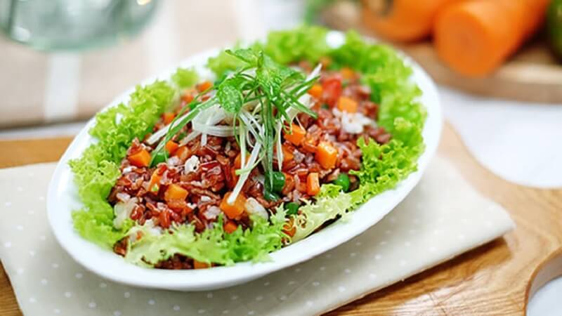 Salad cơm trắng gạo lứt khá đầy đủ đủ dinh dưỡng cho tất cả căn nhà thưởng thức