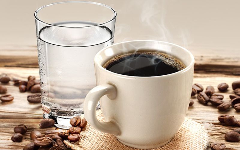 Sử dụng cà phê thay thế nước là một lầm tưởng tai hại