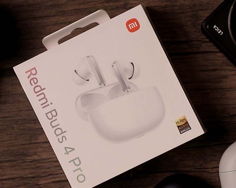 Redmi Buds 4 Pro có cách đóng gói khá đơn giản trong một hộp màu trắng nhỏ gọn