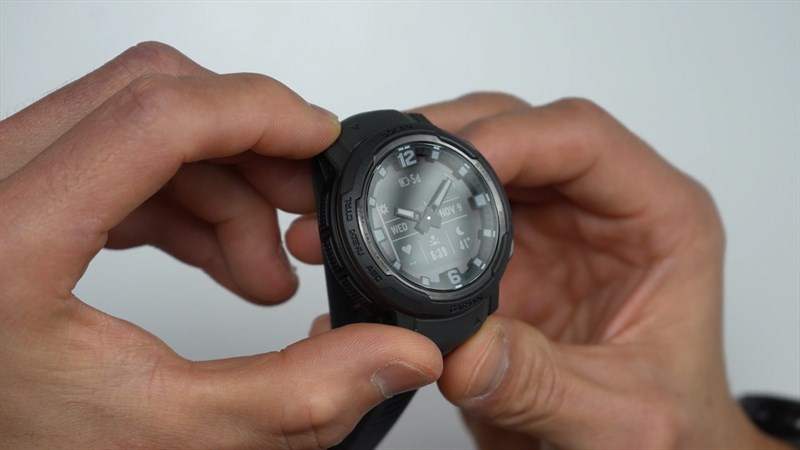 Garmin Instinct Crossover có thể kết nối với điện thoại qua ứng dụng Garmin Connect