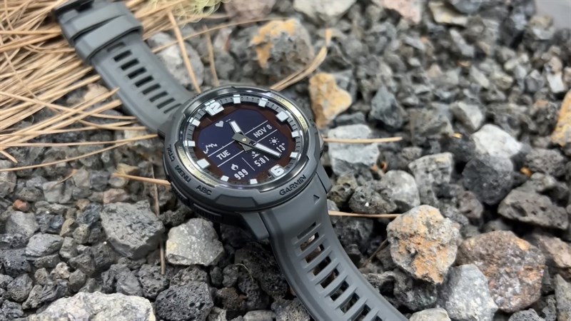 Garmin Instinct Crossover xứng đáng là một trợ thủ y tế, huấn luyện thể thao hiện hữu trên cổ tay của bạn