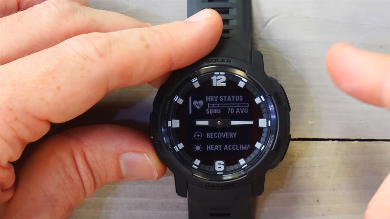 Garmin Instinct Crossover được trang bị khá nhiều tính năng theo dõi các chỉ số sức khỏe