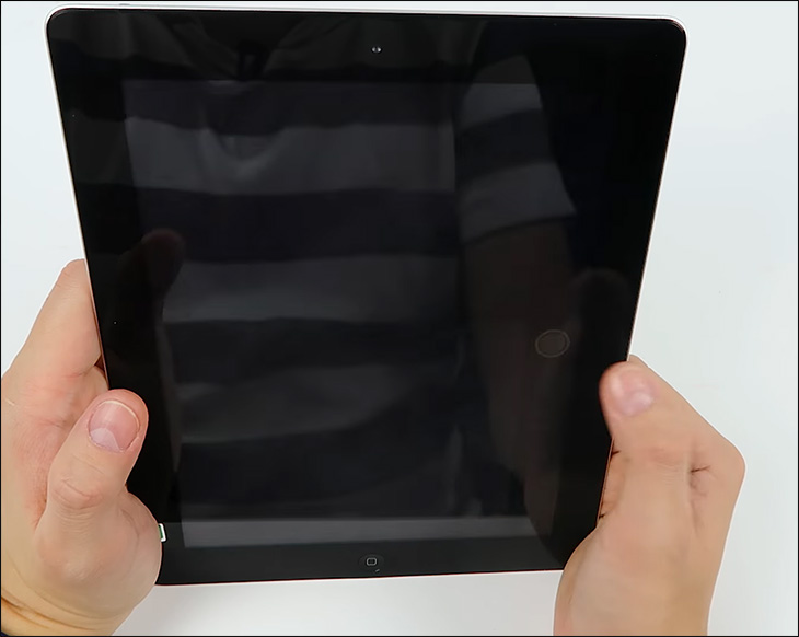 iPad 2 được trang bị camera sau có độ phân giải là 1 MP