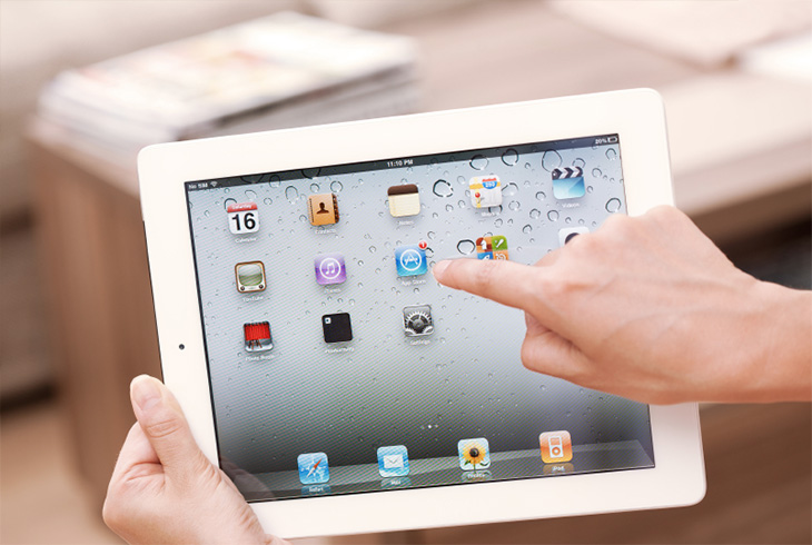 iPad 2 thường dùng để đọc báo, xem phim, lướt web,..