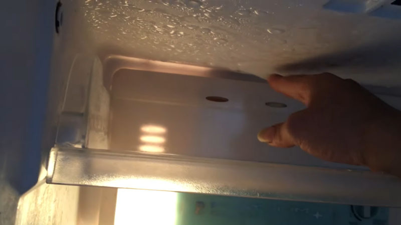 Tủ lạnh bị chảy nước