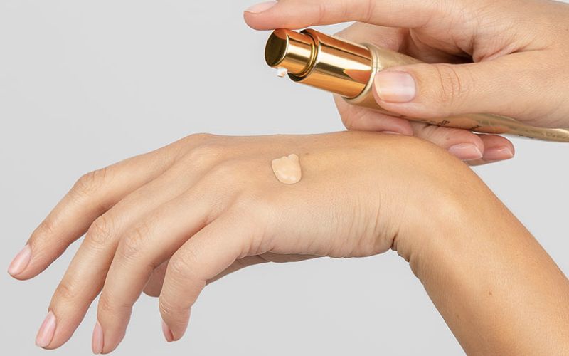 Notes when blending foundation with hands for a smooth and flawless finish