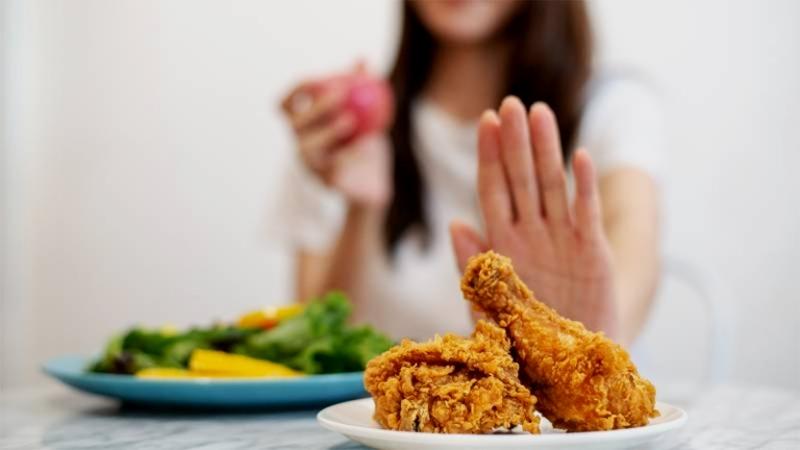 Ăn thịt gà bị dị ứng vì sao? Triệu chứng và lưu ý khi dị ứng thịt gà