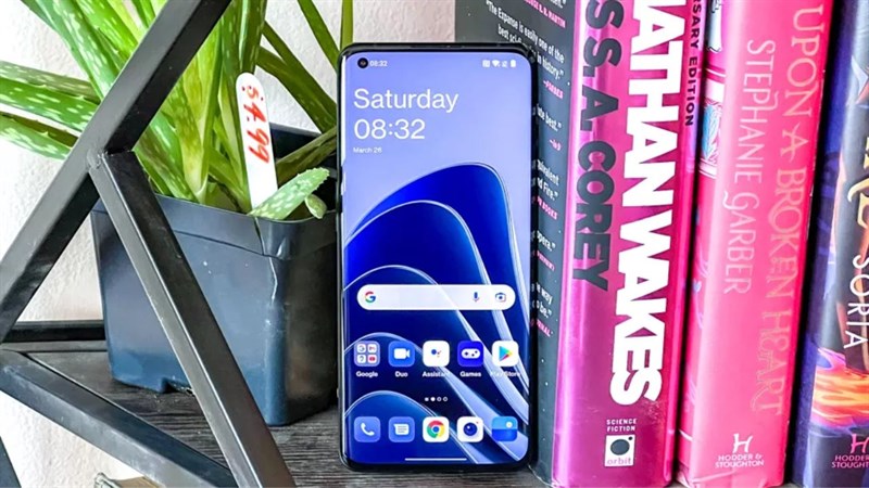 OnePlus 11 còn được trang bị màn hình AMOLED kích thước 6.7 inch cùng tần số quét 120 Hz.