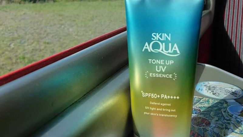 Skin Aqua Tone Up UV Essence Mint Green SPF50+ PA++++