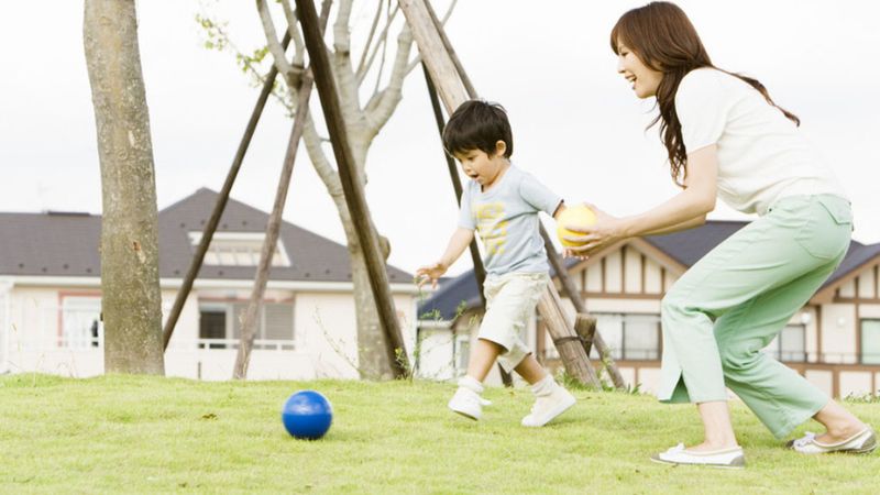 Cho trẻ di chuyển trong khả năng của mình