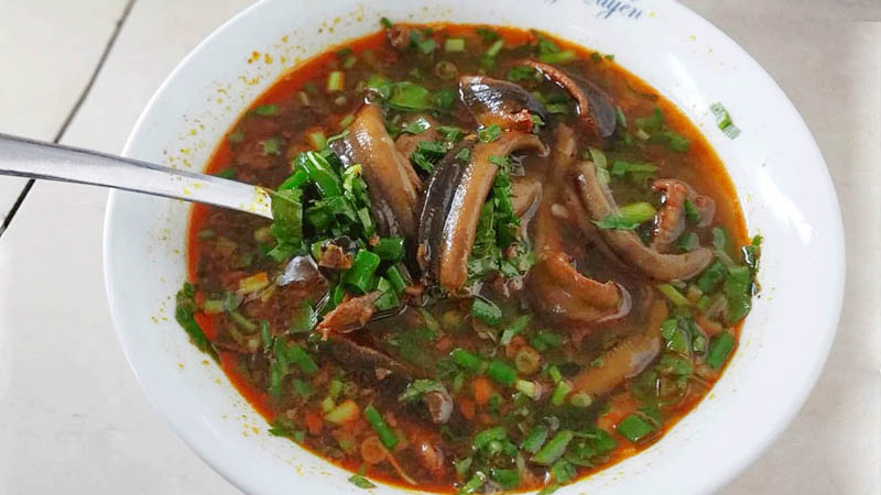 Thưởng thức súp lươn