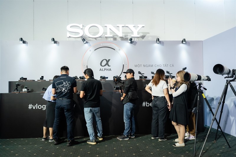 Sony Alpha 7R V là sản phẩm được nhiếp ảnh gia đánh giá cao với chất lượng hình ảnh và khả năng hoạt động tuyệt vời. Với tính năng tiên tiến và độ phân giải cao, chiếc máy ảnh này là cỗ máy ảnh tuyệt vời cho bất kỳ đam mê nhiếp ảnh chuyên nghiệp nào. Hãy xem hình ảnh liên quan để khám phá thêm.