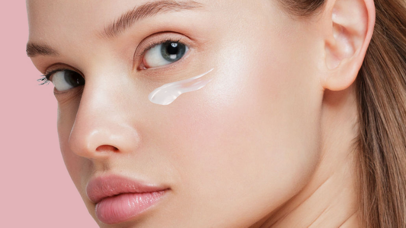 Dưỡng ẩm giúp cân bằng độ ẩm cho da, giảm thiểu tình trạng lão hóa da sớm