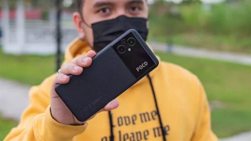 POCO M5 có thiết kế dễ phân biệt so với các điện thoại khác vì hiện nay hầu hết các sản phẩm này đều có vẻ ngoài khá tương đồng nhau.
