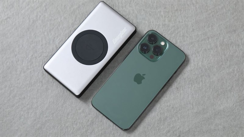 Được trang bị một lớp phủ cao su giúp tránh tình trạng trơn trượt trong quá trình sạc. Được trang bị một lớp phủ cao su giúp tránh tình trạng trơn trượt trong quá trình sạc.