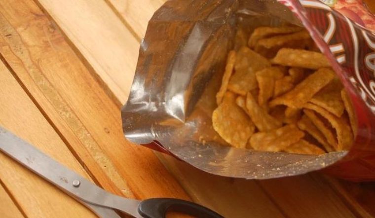 3 cách ăn snack không bẩn tay, bạn nên lưu ngay