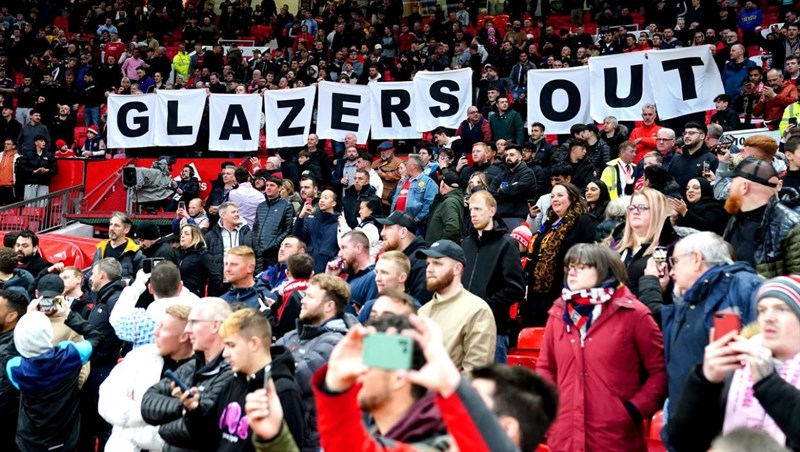 Người hâm mộ MU không thích anh em nhà Glazer - Ảnh BPA News