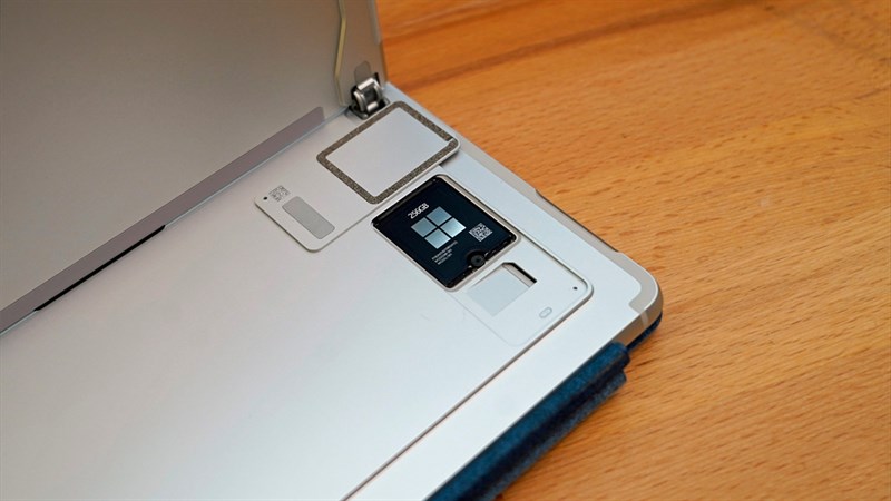 Surface Pro 9 5G được trang bị RAM 8 GB, bộ nhớ SSD 128 GB cho khả năng đa nhiệm và lưu trữ tốt Surface Pro 9 5G được trang bị RAM 8 GB, bộ nhớ SSD 128 GB cho khả năng đa nhiệm và lưu trữ tốt