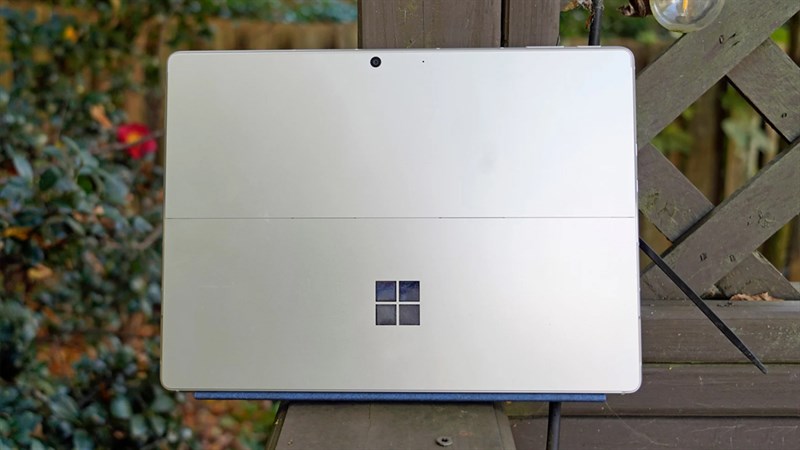 Surface Pro 9 5G thân hình vuông vức, các góc cạnh được bo cong mềm mại, tinh tế Surface Pro 9 5G thân hình vuông vức, các góc cạnh được bo cong mềm mại, tinh tế