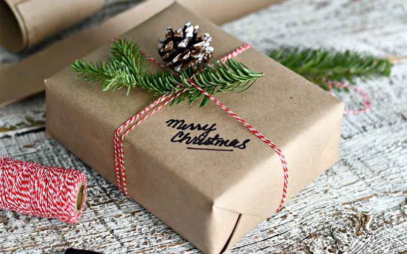 Hộp quà Giáng sinh bằng giấy đơn giản