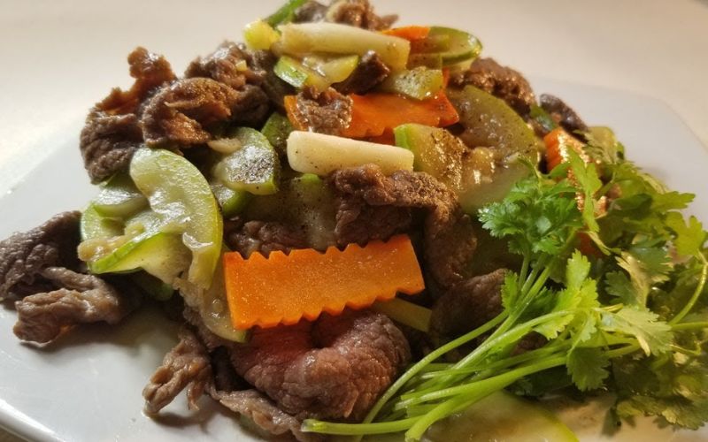Share how to make a simple stir-fried gourd with beef, change the taste of the whole family