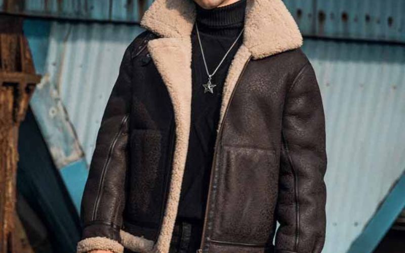 Áo len cổ lọ với áo khoác shearling