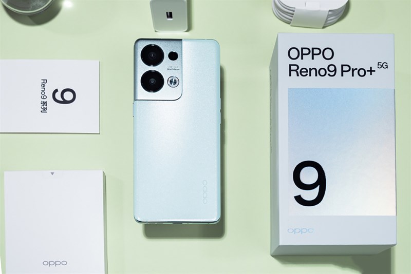 Trên tay OPPO Reno9 Pro+