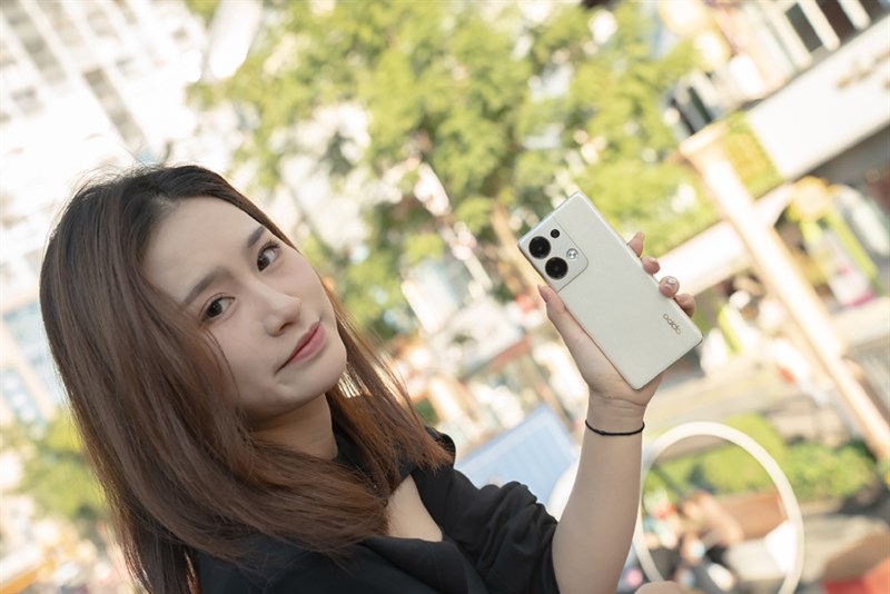 Trên tay OPPO Reno9 Pro+