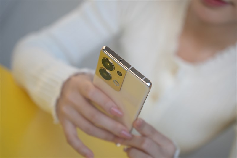 Trên tay OPPO Reno9 Pro+