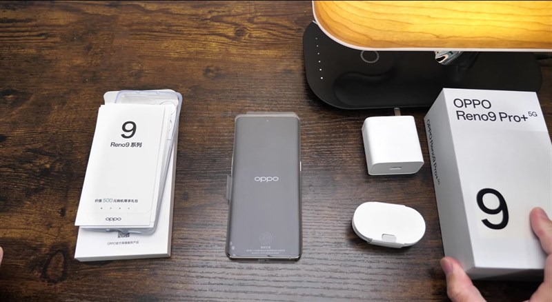 Trên tay OPPO Reno9 Pro+