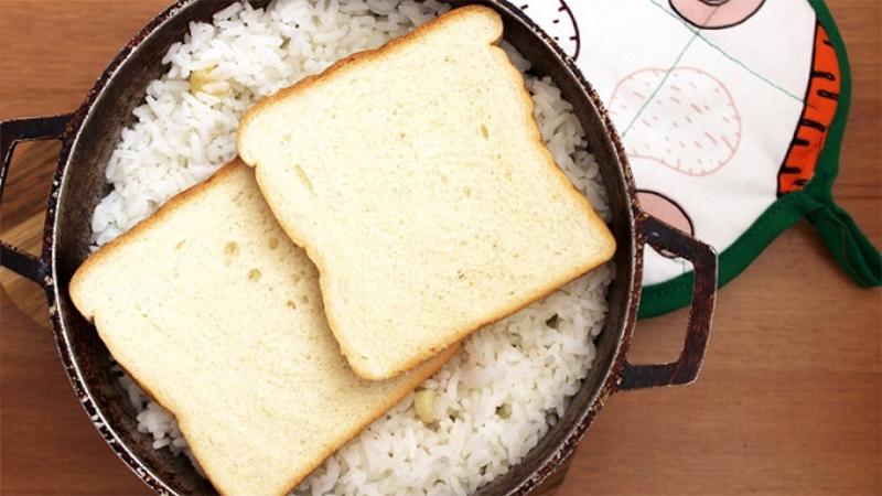 Cơm trắng, bánh mì sẽ khiến bạn có cảm giác nhanh đói hơn