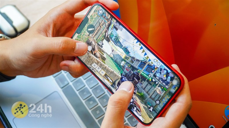 iPhone 14 Plus khi chơi game rất ít gặp hiện tượng nóng máy, giảm độ sáng.