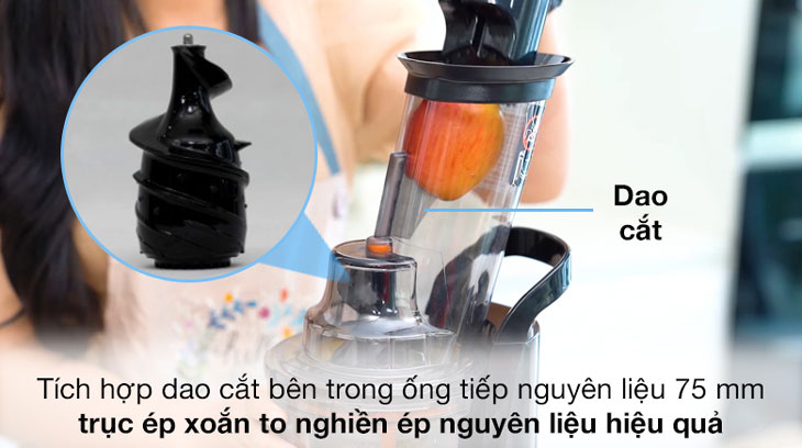 Máy ép chậm Kalite KL-565 được tích hợp dao cắt trong ống tiếp nguyên liệu hỗ trợ ép nguyên liệu nguyên quả dễ dàng