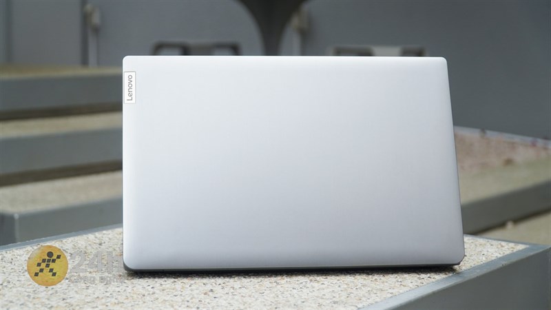 Lenovo Ideapad 3 15IAU7 có cách thiết kế khá tương đồng với sản phẩm tiền nhiệm. Lenovo Ideapad 3 15IAU7 có cách thiết kế khá tương đồng với sản phẩm tiền nhiệm.
