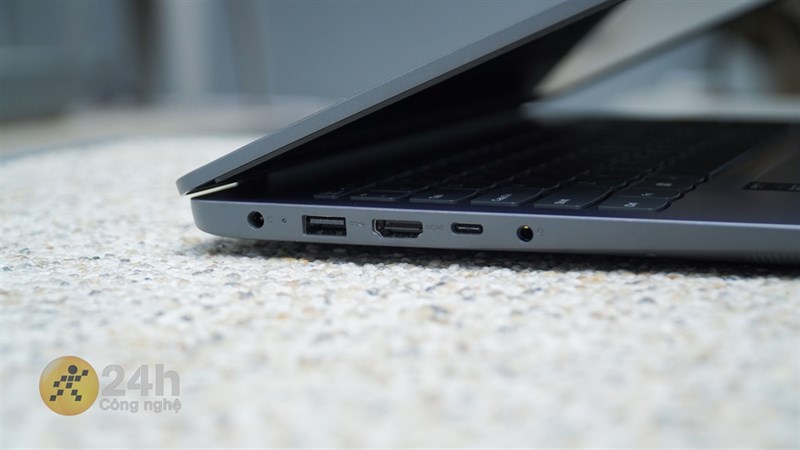 Cạnh trái của Lenovo Ideapad 3 15IAU7. Cạnh trái của Lenovo Ideapad 3 15IAU7.